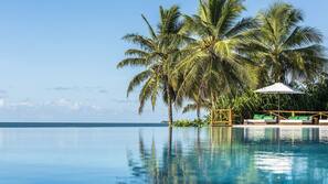 8 piscinas al aire libre