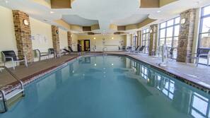 Una piscina cubierta