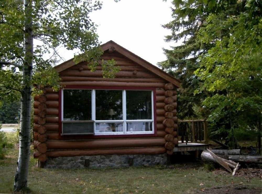 Pet friendly Cabin on Lake Superior stunning View in Houghton Best