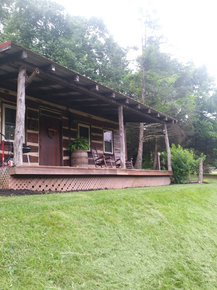 1800's Restored Log Cabin in Woods 15 Min. Off Pa Turnpike in Narvon