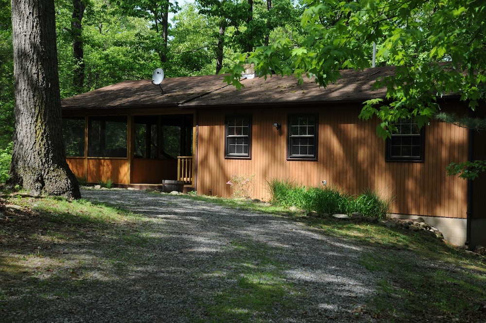 Simplicity Secluded Cozy Mountain Cabin W Hot Tub Near Luray Va
