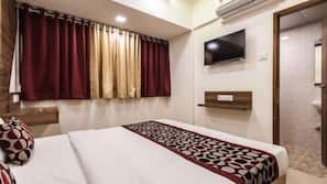 1 bedroom, desk, iron/ironing board, free rollaway beds