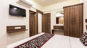 1 bedroom, desk, iron/ironing board, free rollaway beds