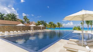 Outdoor pool, sun loungers