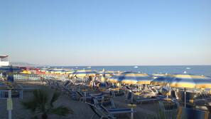 Una spiaggia nelle vicinanze