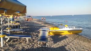Una spiaggia nelle vicinanze