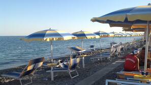Una spiaggia nelle vicinanze
