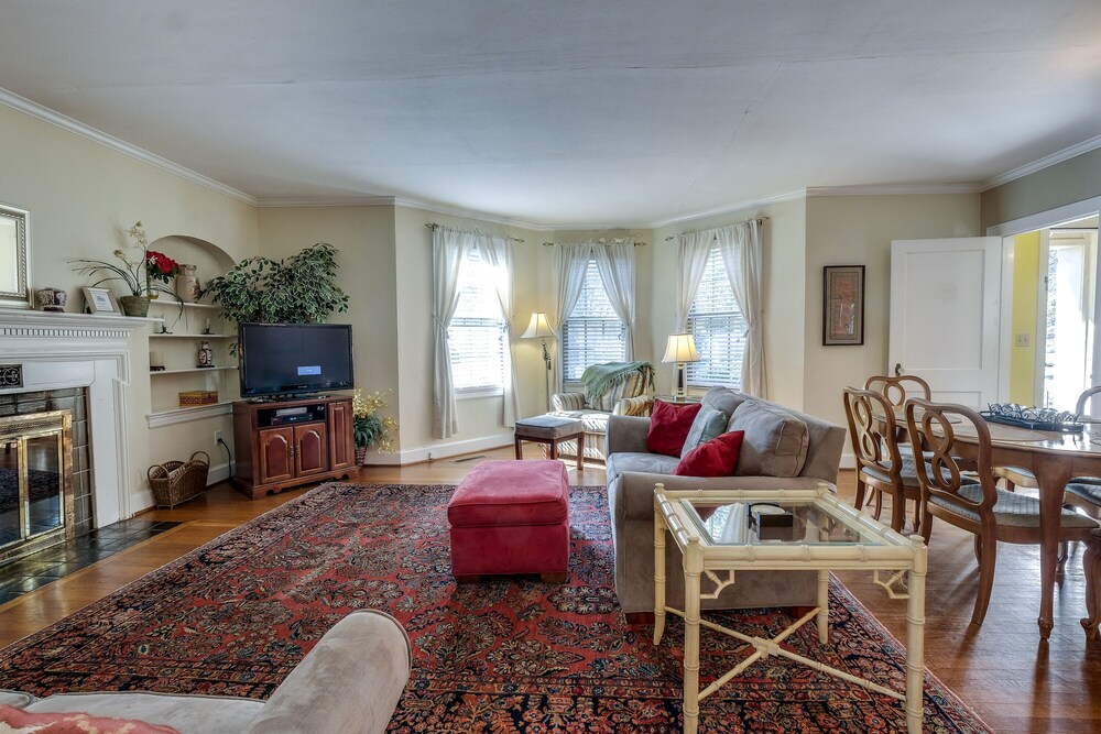 'Paula Deen House' Stay Where She Started Her Business 3 Bedr in