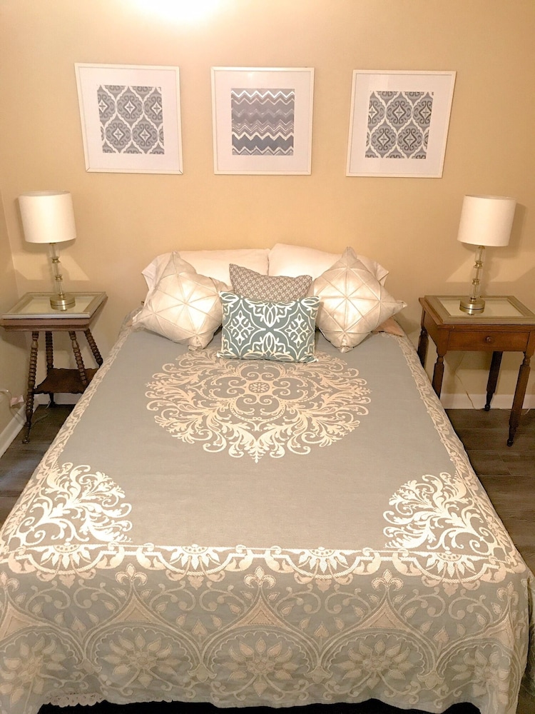 Comfy condo! Wilshire area of Fairfield Glade King Bed, WiFi and more