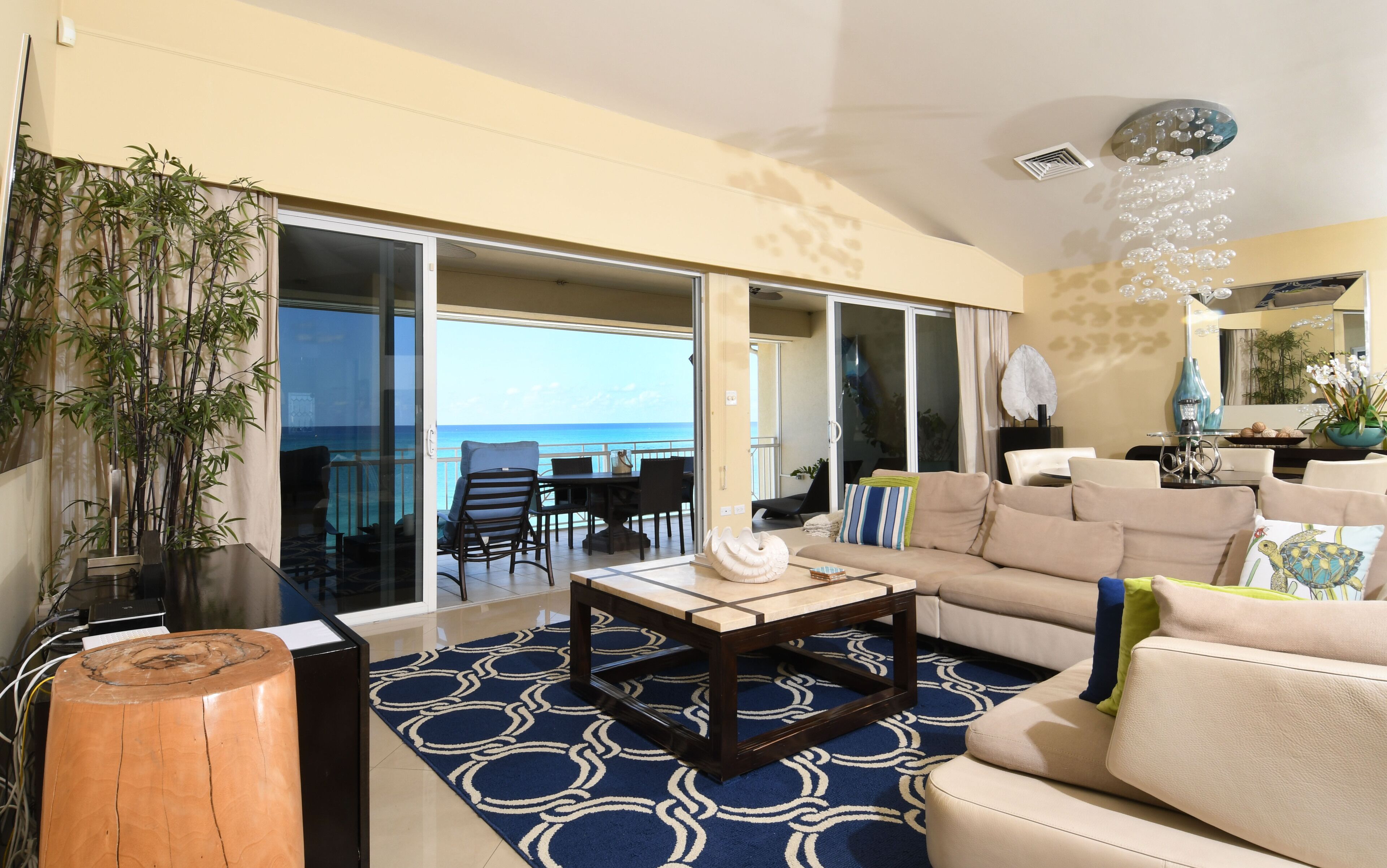 Luxurious Condo on 7 Mile Beach, Expansive Beach/water Views, 5star Decor in Seven Mile Beach in Seven Mile Beach, Cayman Islands