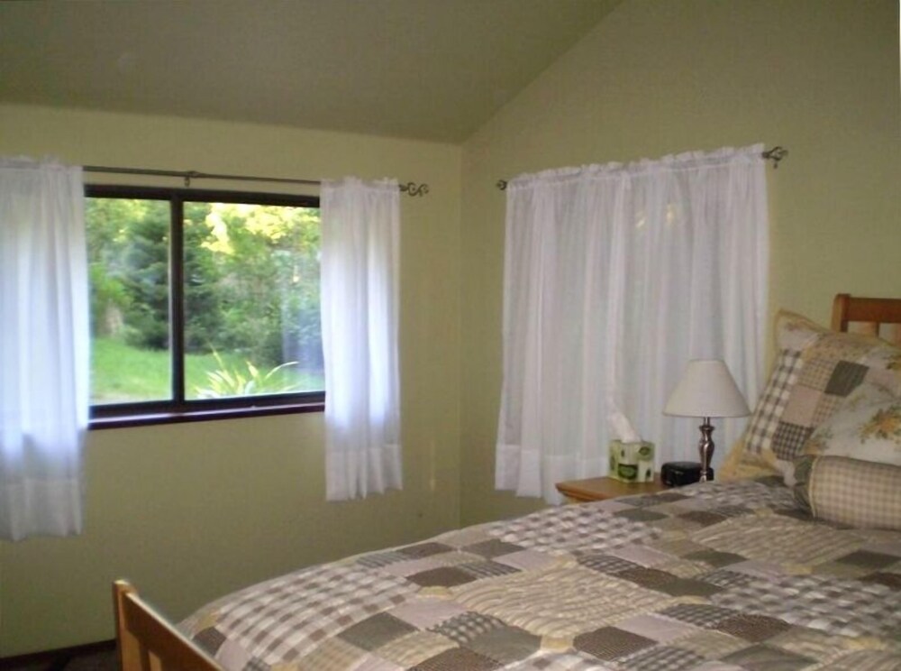 Private One Bedroom Cottage In The Redwoods With Hot Tub Eureka Mesmerizing Hot Bedroom Private One Bedroom Cottage In The Redwoods With Hot Tub Eureka Mesmerizing Hot Bedroom