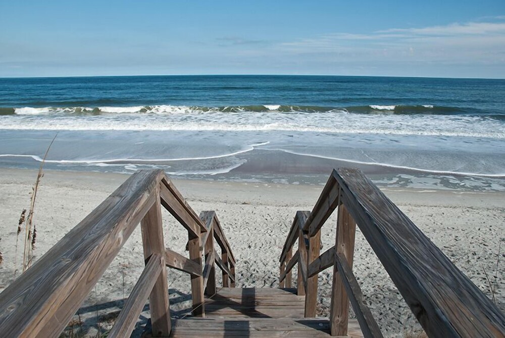 Pet Friendly, Oceanfront Downstairs Unit of Private Home, Pet Friendly