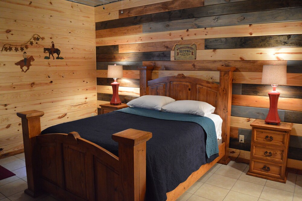 2 Brand New Rustic Style Duplex Near Greers Ferry Lake 2018 Room Featured Image Guestroom