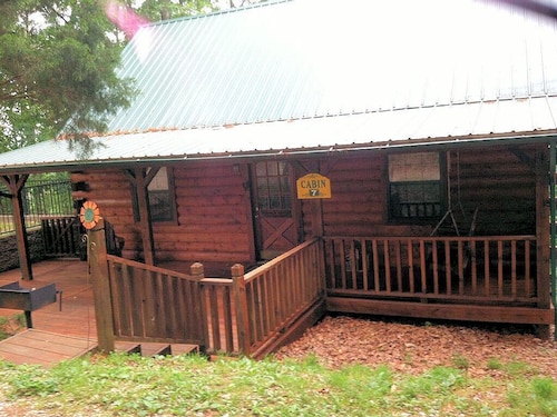 Great Place to stay Cabin Fever Resort - Cabin #7 near Eureka Springs 