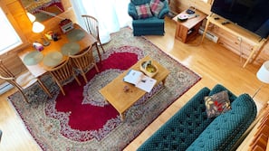 TV, fireplace, stereo