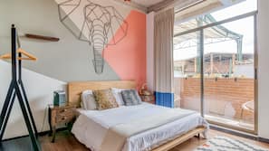 Free WiFi, linens