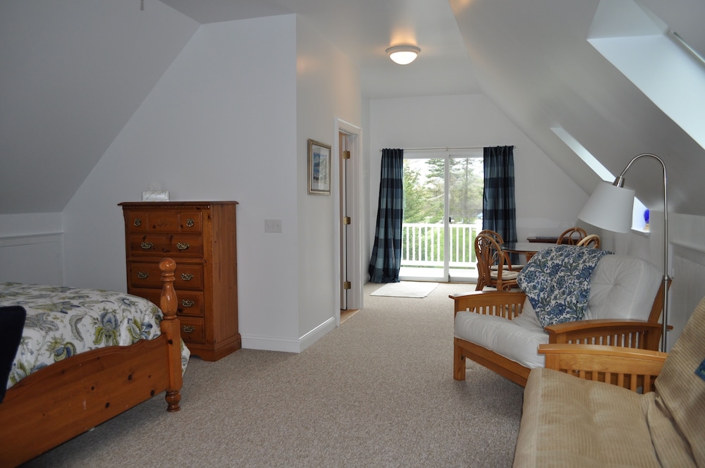 Pleasant Lake House Bed and Breakfast, Casco Room Prices & Reviews