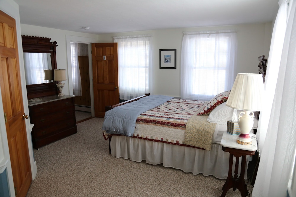 Pleasant Lake House Bed and Breakfast, Casco Room Prices & Reviews