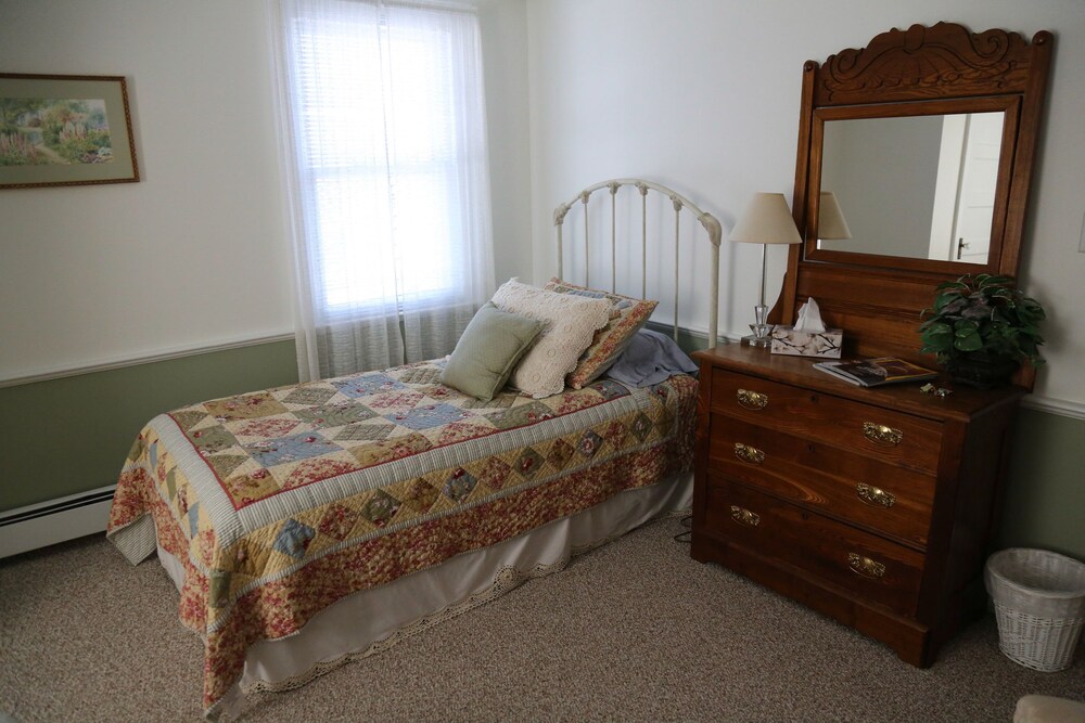 Pleasant Lake House Bed and Breakfast, Casco Room Prices & Reviews