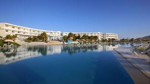 Piscine couverte, piscine extérieure