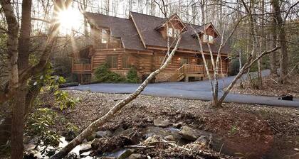 Aiden's Escape - 4 Br cabin by RedAwning