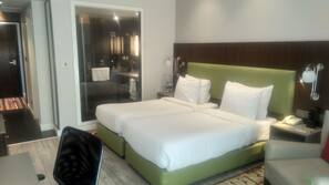 Minibar, desk, free WiFi