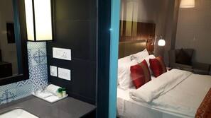 Minibar, desk, free WiFi