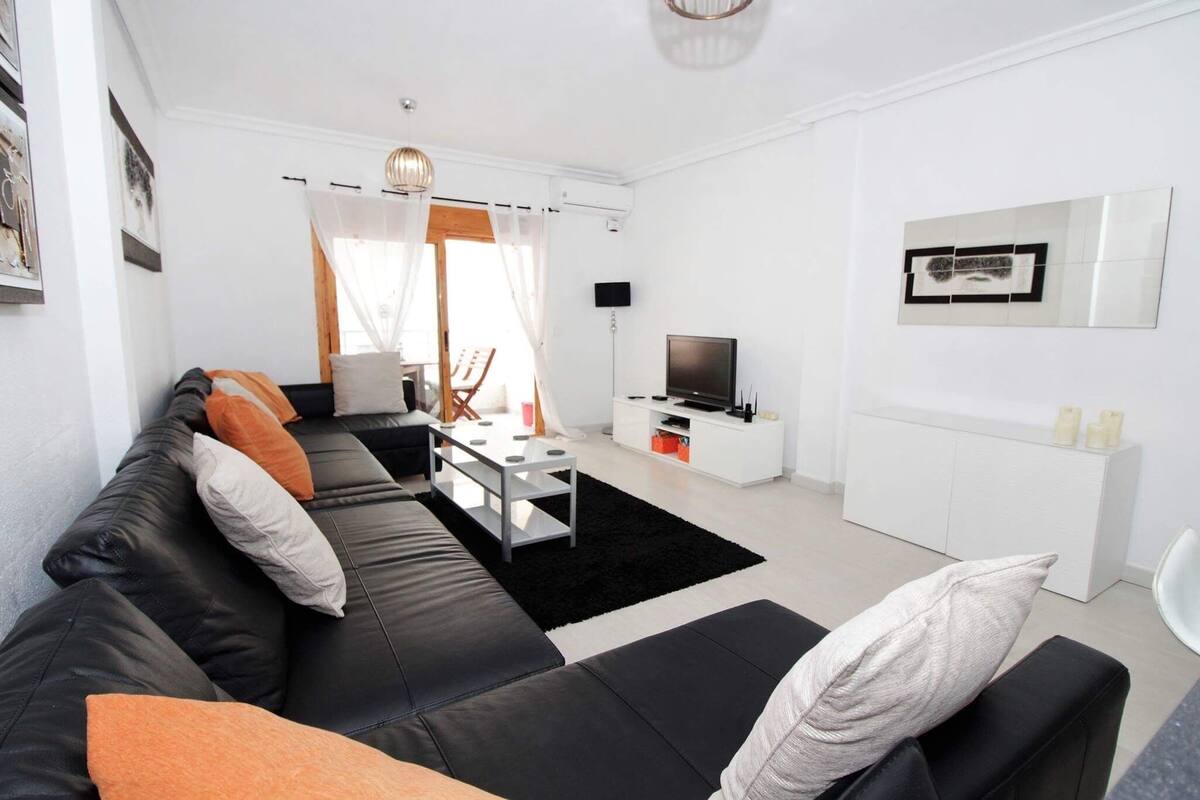 2 Bed Beach Apt 20 Metres From Beach Uk Tv Sky Spts Movies Reviews Expedia