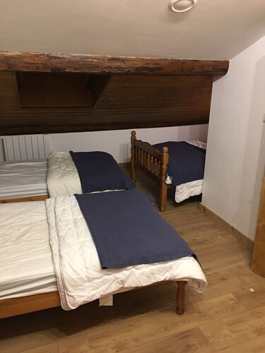 6 Bedroom Farmhouse Hot Tub Log Fire Free Ski Bus Sky Tv