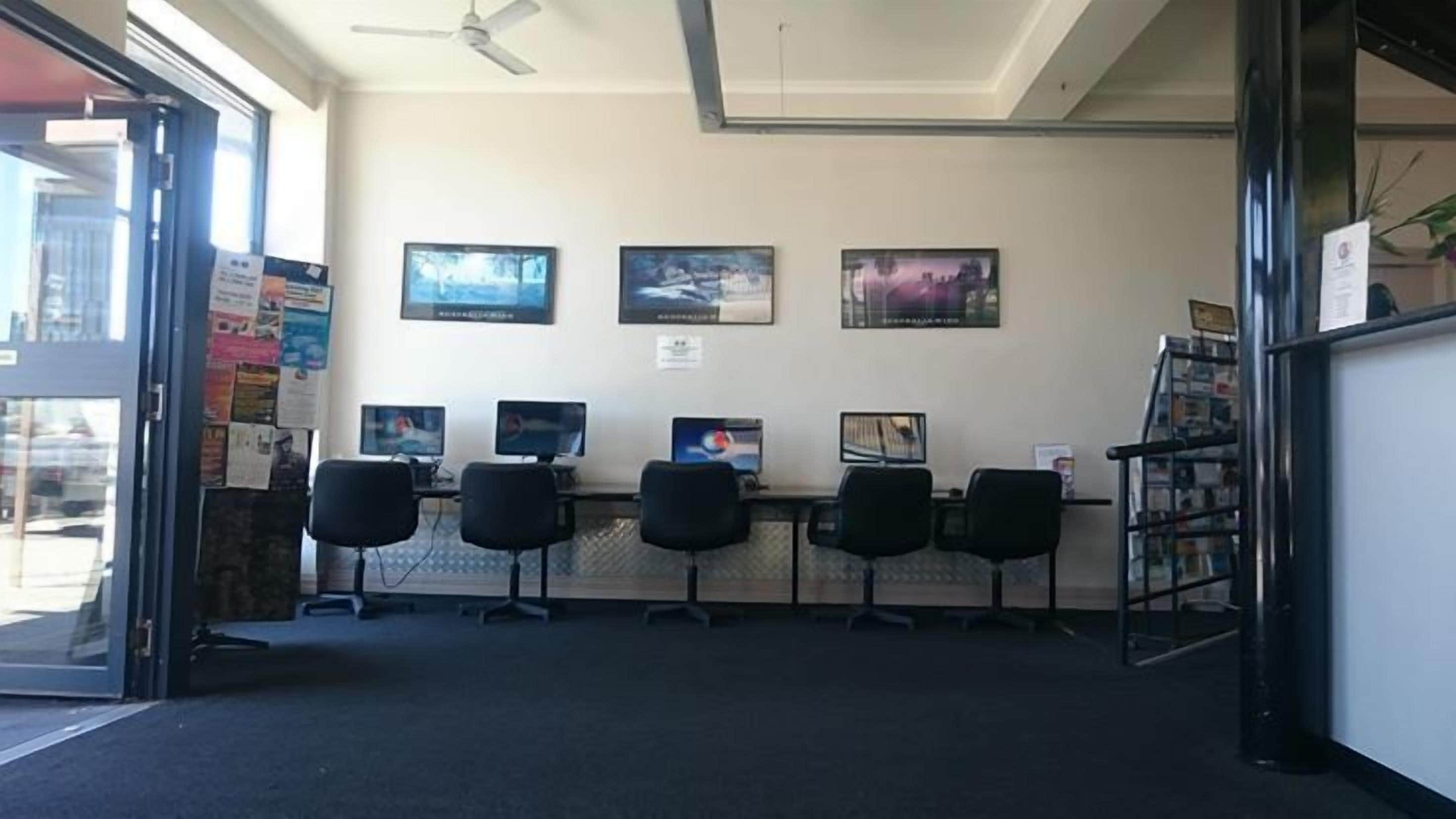 Globe Backpackers & City Oasis Resort