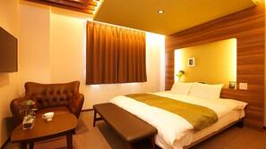 Desk, rollaway beds, free WiFi