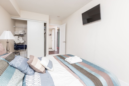 Check Expedia for Availability of Applewood Suites - CN Tower & Convention