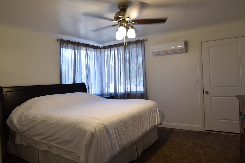 Newly remodeled, clean, comfortable, and centrally located Lindon Vrbo