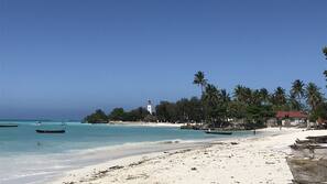 Plage, sable blanc, 5 bars de plage