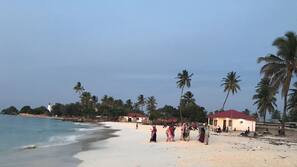 Plage, sable blanc, 5 bars de plage