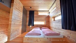2 bedrooms, free WiFi, linens