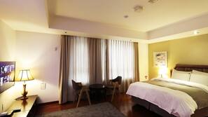 Blackout curtains, free WiFi