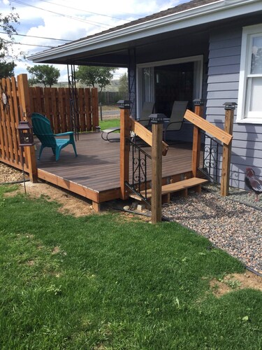 Classy Farm Style Home Close To Everything You Need For Your