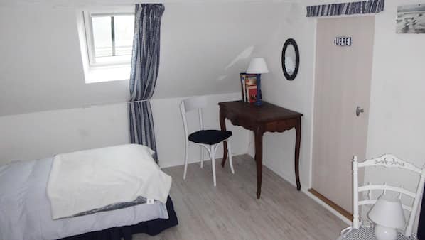 2 bedrooms, iron/ironing board, WiFi, linens