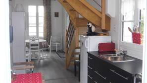 TV, DVD player, books, stereo