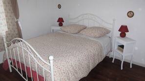 2 bedrooms, iron/ironing board, WiFi, linens