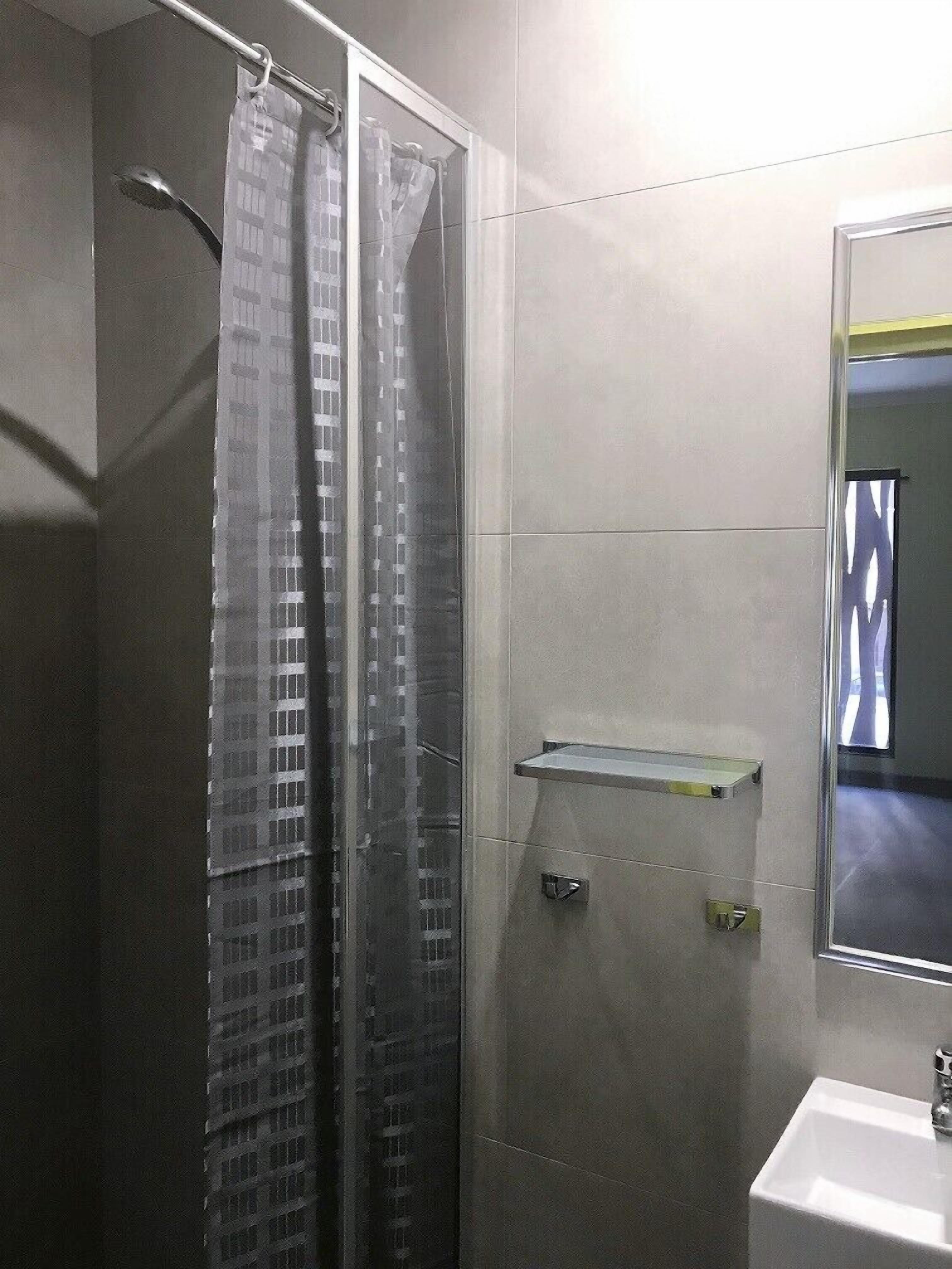 Breeze Lodge - Hostel