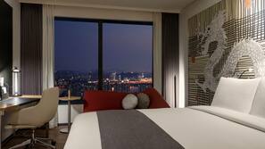 Premium bedding, down comforters, in-room safe, desk