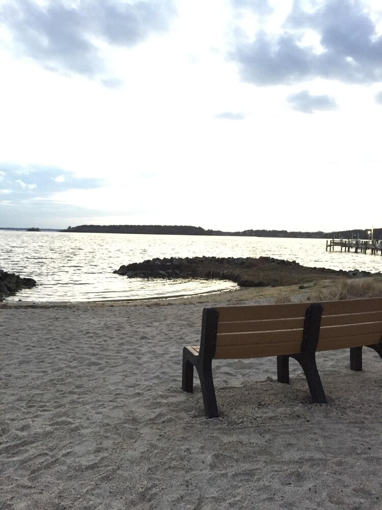 Beach Block Townhouse with NEW Everything and Sea Views