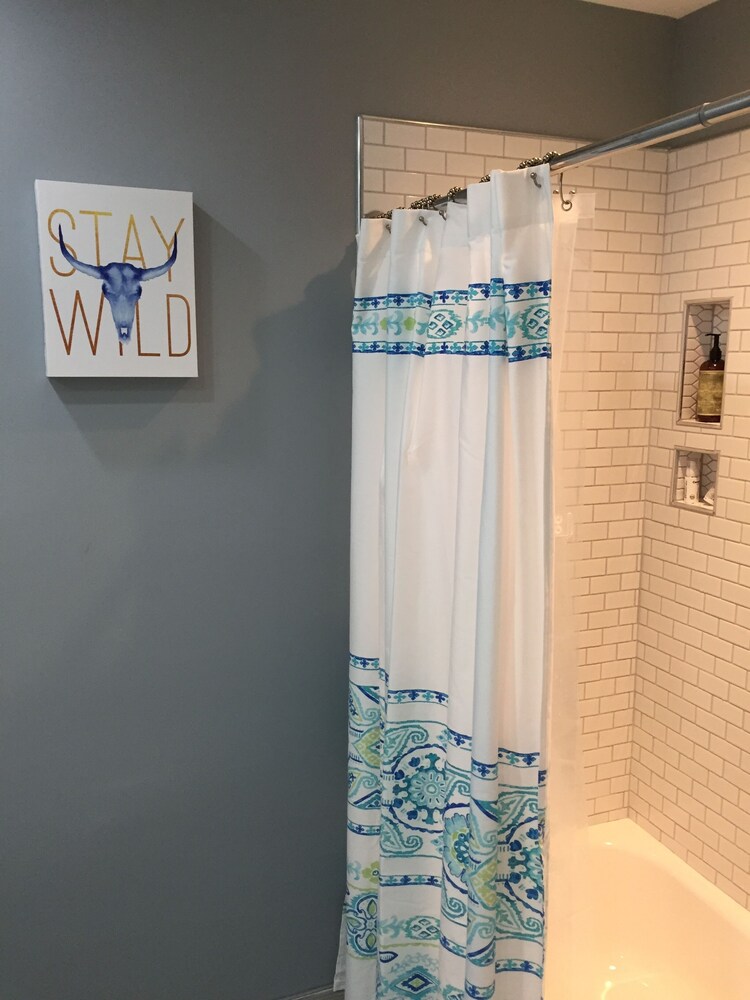 Beach Block Townhouse with NEW Everything and Sea Views