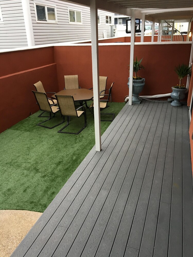 Beach Block Townhouse with NEW Everything and Sea Views