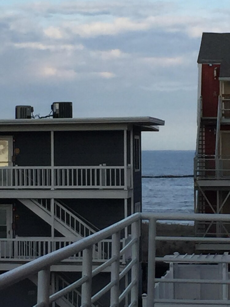 Beach Block Townhouse with NEW Everything and Sea Views