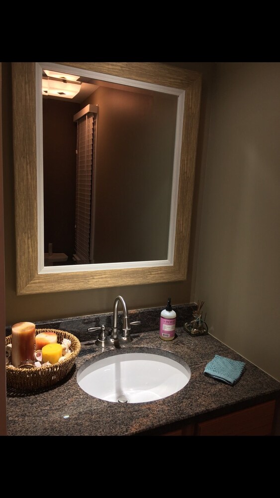 Beach Block Townhouse with NEW Everything and Sea Views