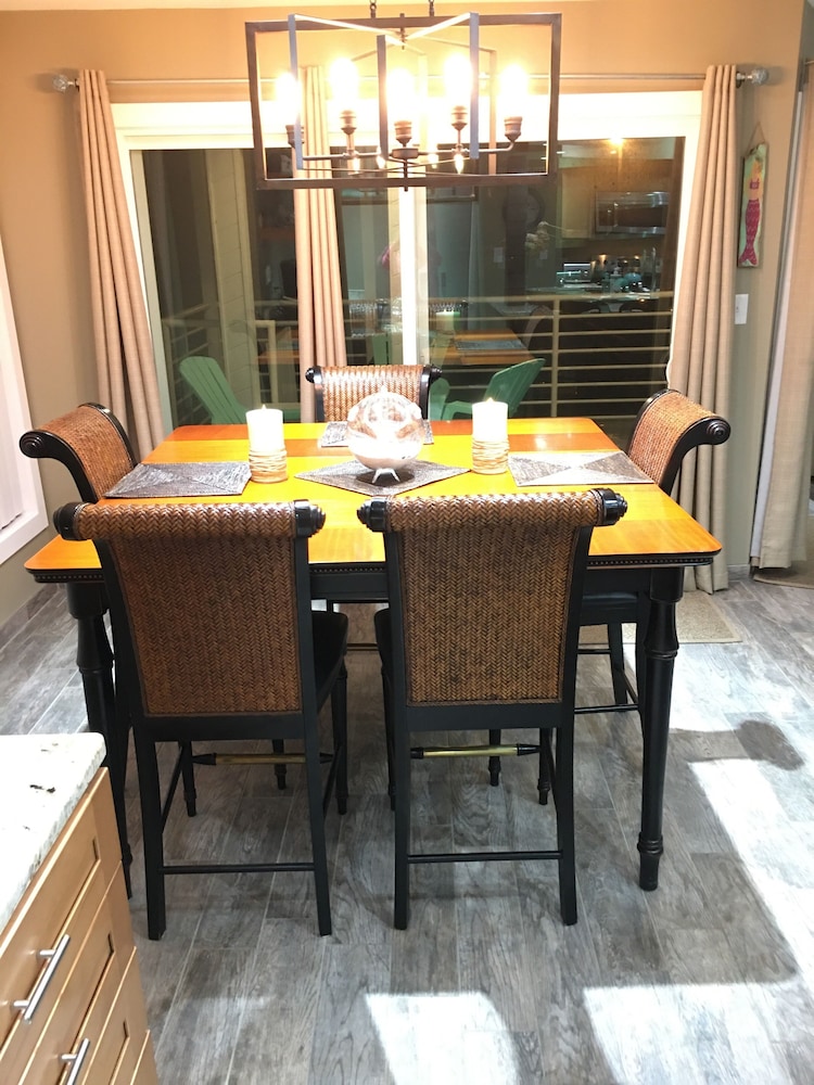 Beach Block Townhouse with NEW Everything and Sea Views