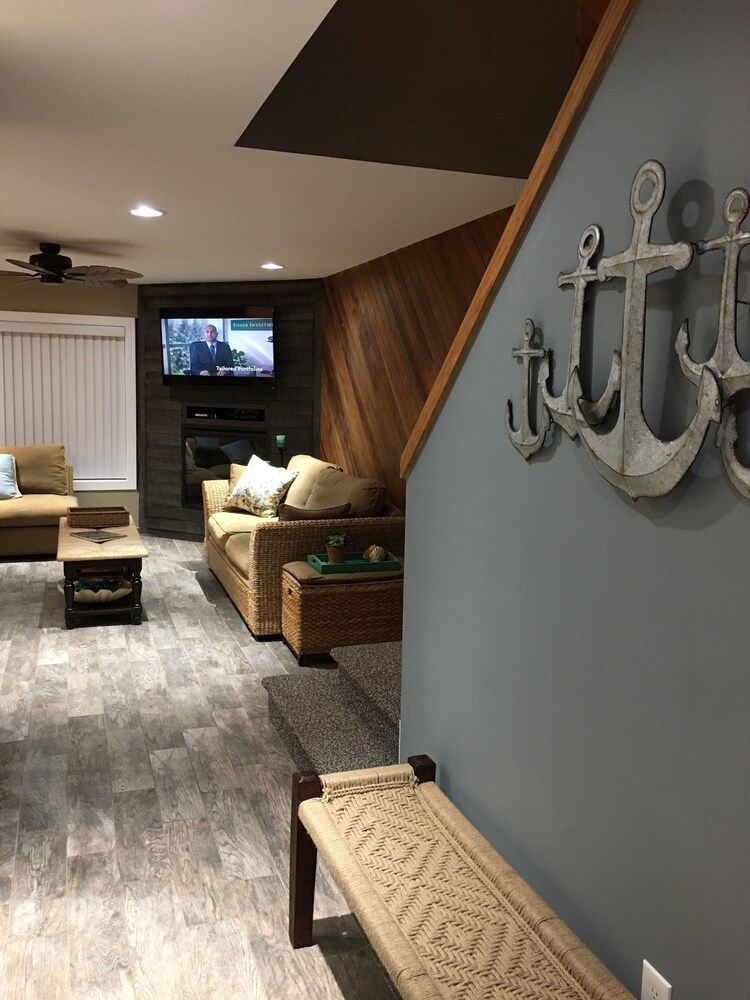 Beach Block Townhouse with NEW Everything and Sea Views